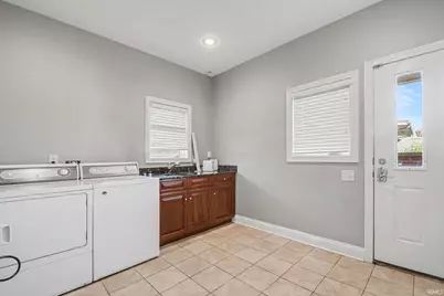 330 N Sunnyside Avenue, South Bend, IN 46617 - Photo 14