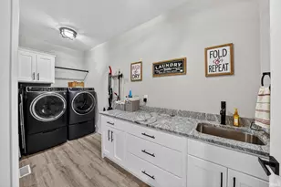 11153 Albany Ridge Dr, Osceola, IN 46561 - Photo 8