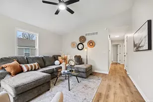 1123 Bissell St, South Bend, IN 46617 - Photo 4