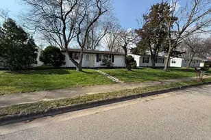 807 W Lowell Ave, Mishawaka, IN 46545 - Photo 2