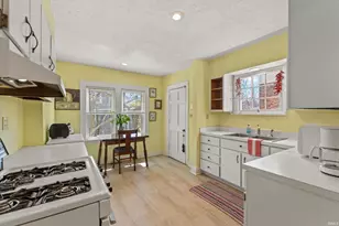 402 Parkovash Ave, South Bend, IN 46617 - Photo 6