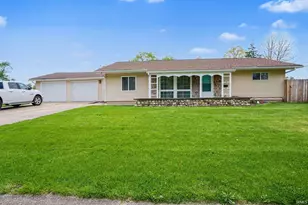 1207 Manchester Dr, South Bend, IN 46615 - Photo 2