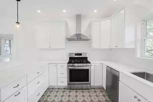 318 E Pokagon St, South Bend, IN 46617 - Photo 6