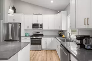 4376 Garden Oak Dr, South Bend, IN 46628 - Photo 6