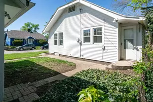 1202 Cleveland Ave, South Bend, IN 46628 - Photo 2