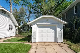 1202 Cleveland Ave, South Bend, IN 46628 - Photo 16