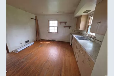 1621 College Street, South Bend, IN 46628 - Photo 6