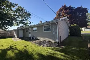 5109 Mayfair Pl, South Bend, IN 46619 - Photo 4