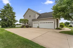 51280 Coveside Dr, Granger, IN 46530 - Photo 2