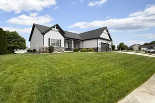 5919 Boxwood Dr E, South Bend, IN 46614 - Photo 2