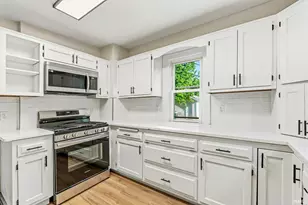 306 E Oakside St, South Bend, IN 46614 - Photo 12