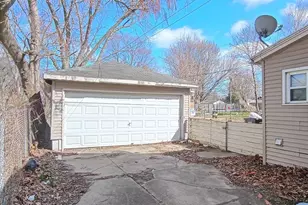 1926 Leer St, South Bend, IN 46613 - Photo 10