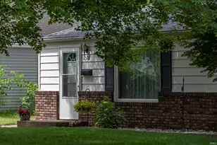 2527 Sampson St, South Bend, IN 46614 - Photo 2