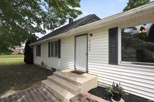 61384 Oak Rd, South Bend, IN 46614 - Photo 4