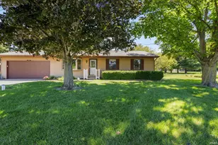 57302 Peggy Dr, South Bend, IN 46619 - Photo 2