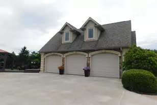 61960 Amber Meadows Ct, Goshen, IN 46528 - Photo 4
