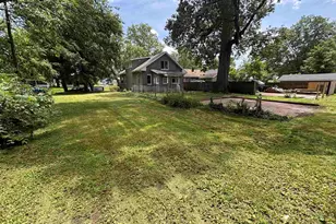 1321 N Brookfield St, South Bend, IN 46628 - Photo 2