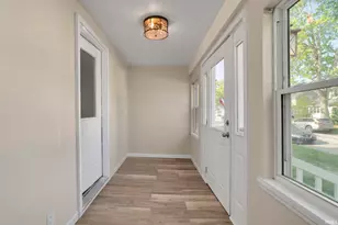 916 S 35th St, South Bend, IN 46615 - Photo 2
