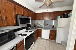 18101 Stoneridge St, South Bend, IN 46637 - Photo 8