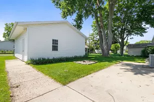 815 E 8th St, Mishawaka, IN 46544 - Photo 20