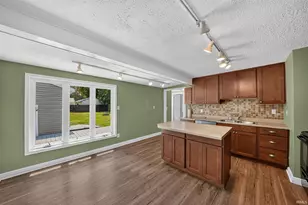 602 W Elm St, New Carlisle, IN 46552 - Photo 6