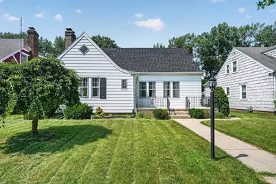 723 W Angela Boulevard, South Bend, IN 46617 - Photo 2