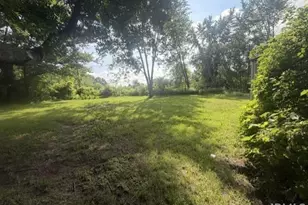 6881 NE Suburban Dr, Michigan City, IN 46360 - Photo 4