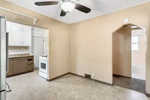 1702 S Taylor St, South Bend, IN 46613 - Photo 8