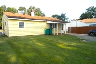 2111 Maplehurst Ave, Mishawaka, IN 46545 - Photo 2