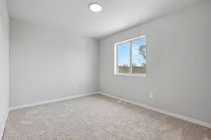 676 N Paradise Dr, Rochester, IN 46975 - Photo 14