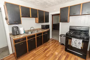 924 W Marion St, Mishawaka, IN 46545 - Photo 8