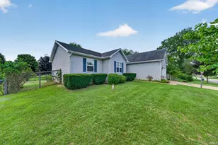 10374 Sunview Dr, Osceola, IN 46561 - Photo 2