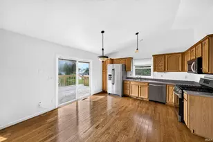 10374 Sunview Dr, Osceola, IN 46561 - Photo 8
