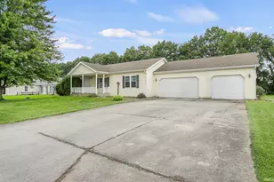 29833 New Castle Dr, Elkhart, IN 46514 - Photo 2