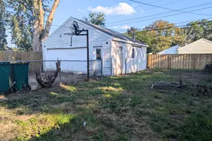 127 Bastogne Ave, Mishawaka, IN 46545 - Photo 2