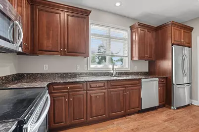 330 N Sunnyside Avenue, South Bend, IN 46617 - Photo 8