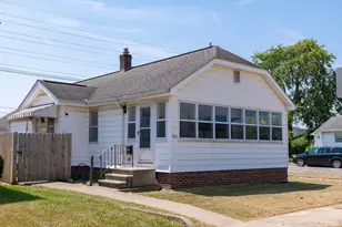 427 W 12th St, Mishawaka, IN 46544 - Photo 1
