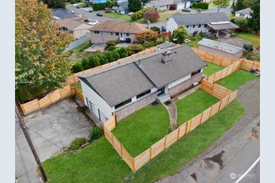 20352 Fremont Avenue N, Edmonds, WA 98133 - Photo 1