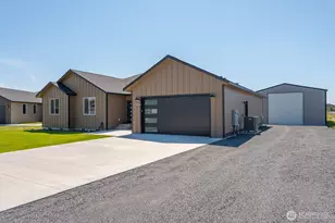 6425 NE Road 2 15, Moses Lake, WA 98837 - Photo 1