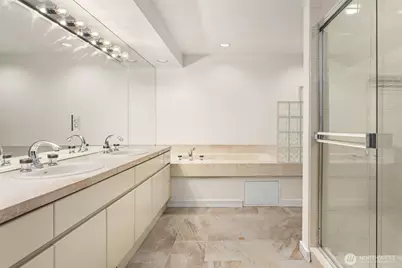 1231 5th Avenue N #204, Seattle, WA 98109 - Photo 20