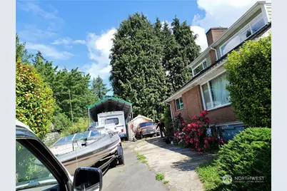 522 NE 127th Street, Seattle, WA 98125 - Photo 2