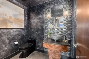 111 W Highland Dr, Seattle, WA 98119 - Photo 32