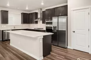 1541 27th St NW, Puyallup, WA 98371 - Photo 6