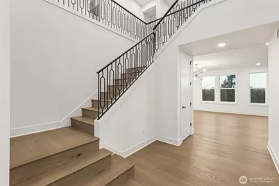 8425 137th Avenue SE #4, Newcastle, WA 98059 - Photo 2