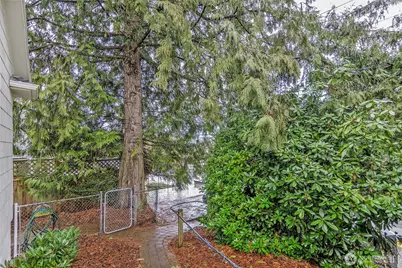2209 E Roanoke Street, Seattle, WA 98112 - Photo 28