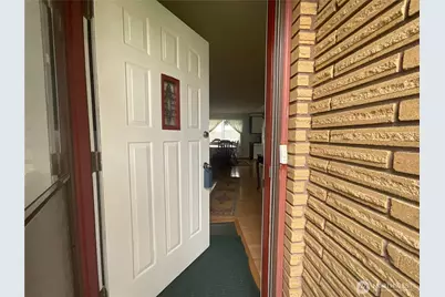 545 SE O'Leary Street, Oak Harbor, WA 98277 - Photo 2