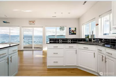 2190 Mariner Beach Drive, Oak Harbor, WA 98277 - Photo 12
