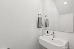 8638 39th Ave S, Seattle, WA 98118 - Photo 12