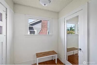 5016 7th Ave NE, Seattle, WA 98105 - Photo 6