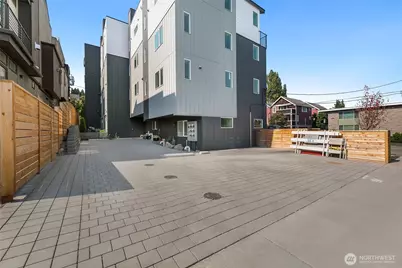 2019 W Bertona, Seattle, WA 98199 - Photo 24